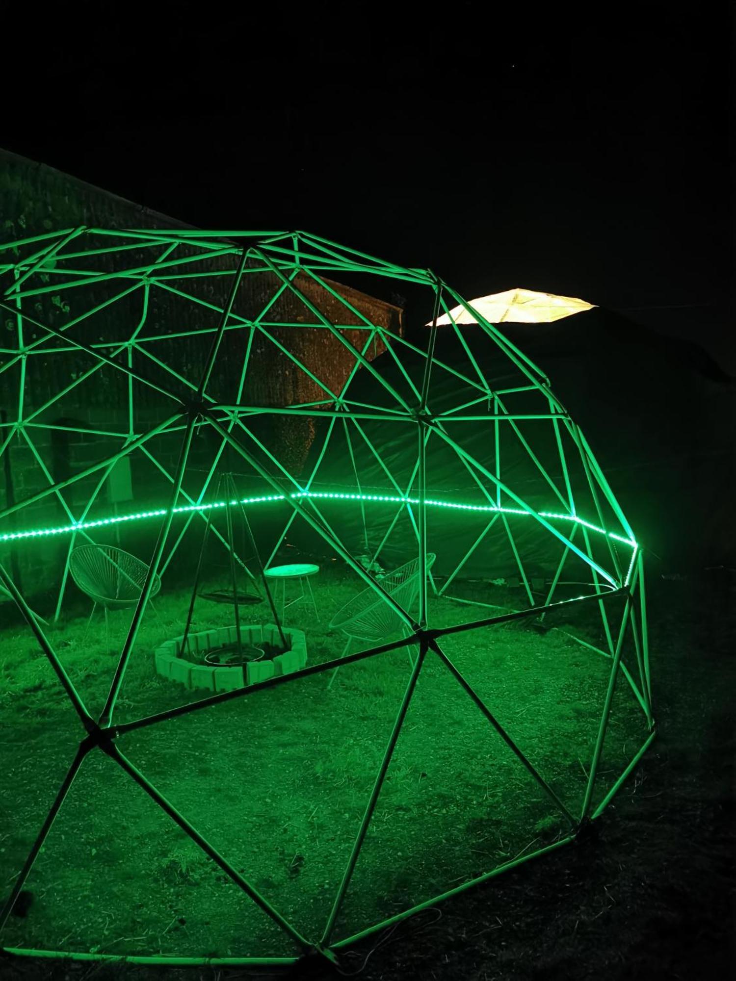 Lincoln Big Green Dome, Hot Tub, Projector, Firepit Washingborough Екстер'єр фото