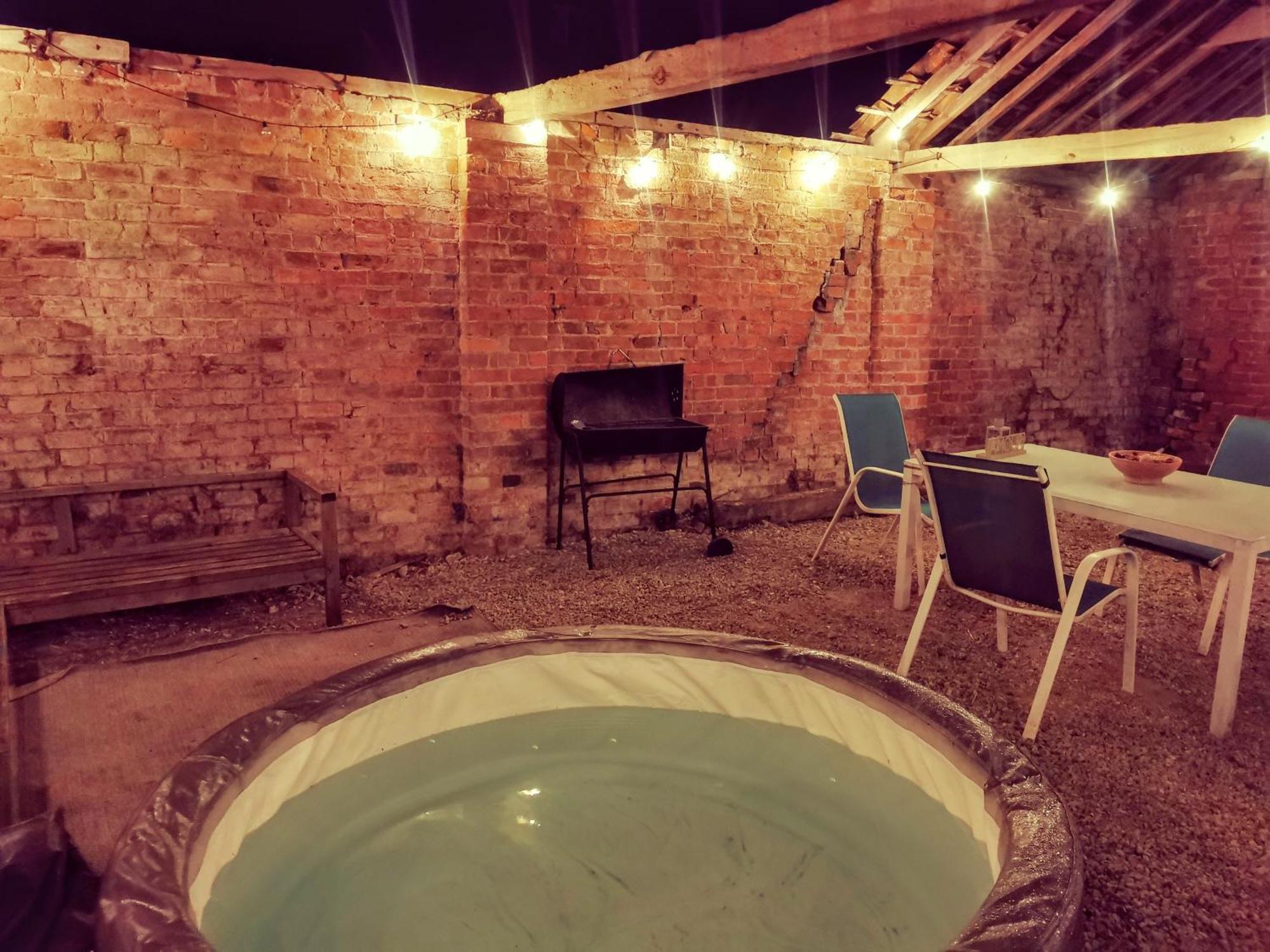 Lincoln Big Green Dome, Hot Tub, Projector, Firepit Washingborough Екстер'єр фото
